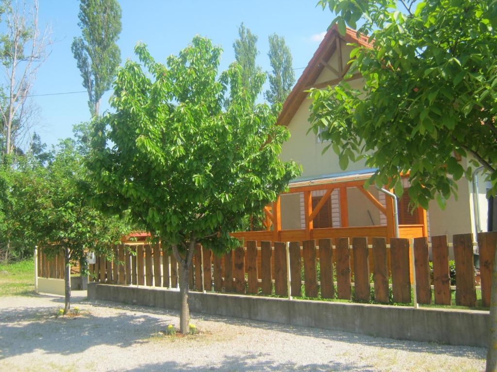 Benaja Swiss Nyaralóház Vila Keszthely Exterior foto